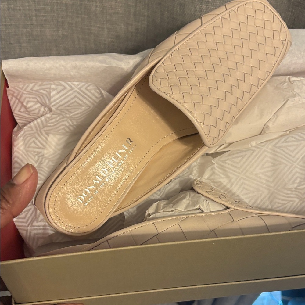 Donald J. Pliner Women's Cream Woven Mules